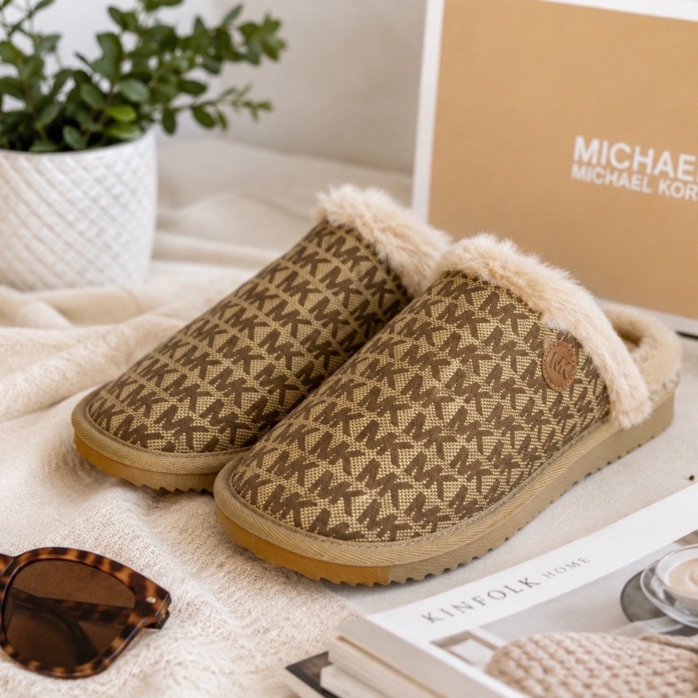 Michael Kors Janice MK Monogram Faux Fur Scuff Slippers Camel Women Size L 9-10
